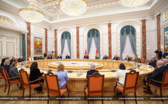 22.01.2026 Президент Беларуси Александр Лукашенко 22 января вручил дипломы доктора наук и аттестаты профессора научным и научно-педагогическим работникам